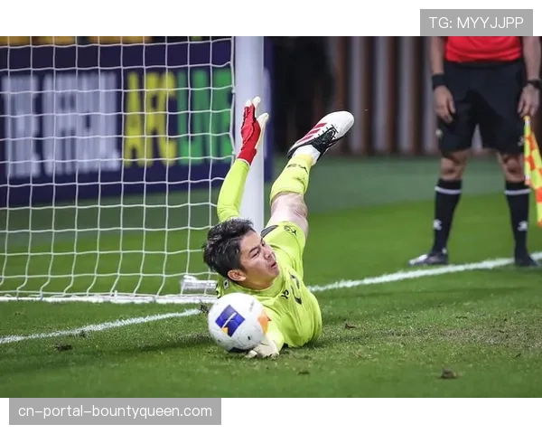 里尔门将扑出关键单刀，力保球门不失